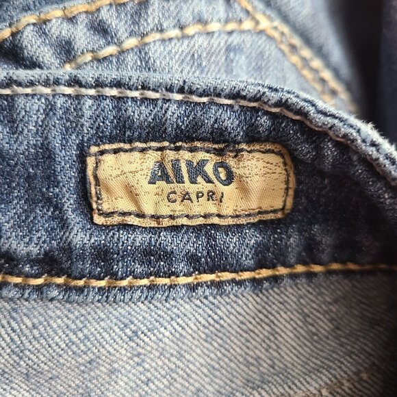 Silver Jeans Aiko Thick Embroidered Stitch Capri Denim Jeans - Picture 10 of 10